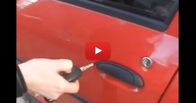 Как да отключете колата си, когато сте ЗАБРАВИЛИ КЛЮЧОВЕТЕ вътре? Вижте… (ВИДЕО)