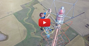 ВИЖТЕ как работник сменя КРУШКА на телевизионна кула с височина 477 МЕТРА !!! ЛУДОСТ !!! (ВИДЕО)