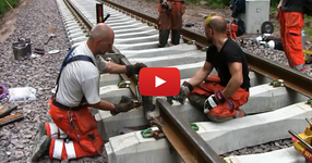 Ето как заваряват релсите на бързия влак! Много интересна но и още по-отговорна работа! (ВИДЕО)