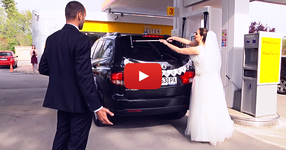 Поредна щура българска сватба: Младоженецът накара булката... да измие колата на бензиностанцията (ВИДЕО)