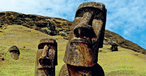 Археолози разкопаха статуя на Великденските острови. Това, което видяха отдолу е изумително! (СНИМКИ)