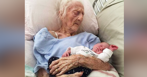 Тази снимка зарадва милиони хора: Снимка на новороденото и неговата...