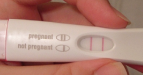 Той си прави тест за бременност като шега, но това спасява живота му
