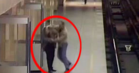 Той рискува собствения си живот, за да спаси непозната жена... ГЛЕДАЙТЕ това невероятно видео, защото всяка една негова секунда си заслужава!