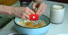 БАБА показва как се прави вкусна ДОМАШНА баница! ЗАДЪЛЖИТЕЛНО за всяка домакиня! ЗЛАТНО ВИДЕО!