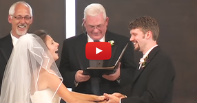 Вижте как тази булка прецака сватбата си! Ще се скъсате от смях! (ВИДЕО)