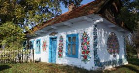 Приказно: полско село, в което всички къщи са изрисувани с цветя (СНИМКИ)