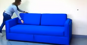 Прилича на обикновен диван, НО изчакайте да видите в какво се превръща само за няколко секунди! (ВИДЕО)