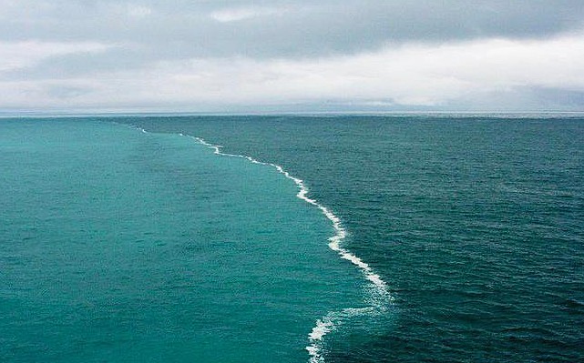 защо тези две морете се прилива