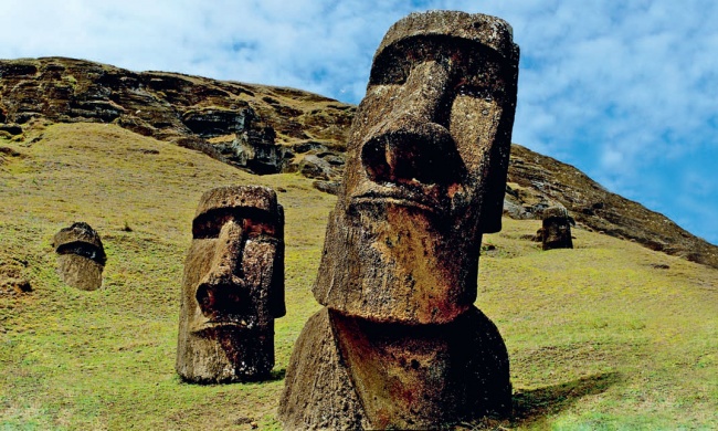 Великденския остров - каменни глави - моаи